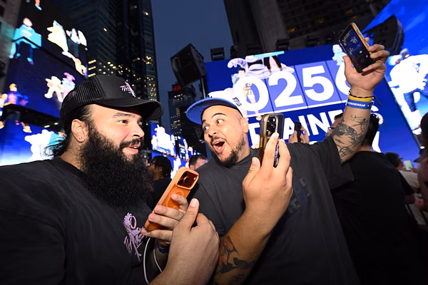Pokémon GO célèbre son dixième anniversaire à Times Square